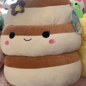 Squishmallow rayen